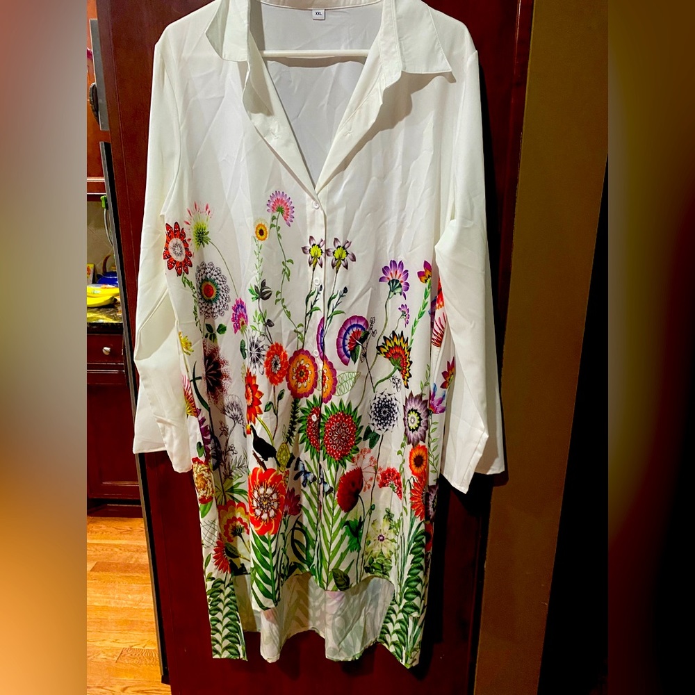 Beautiful long blouse with floral details